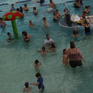 Kids and their parents at a swimming pool