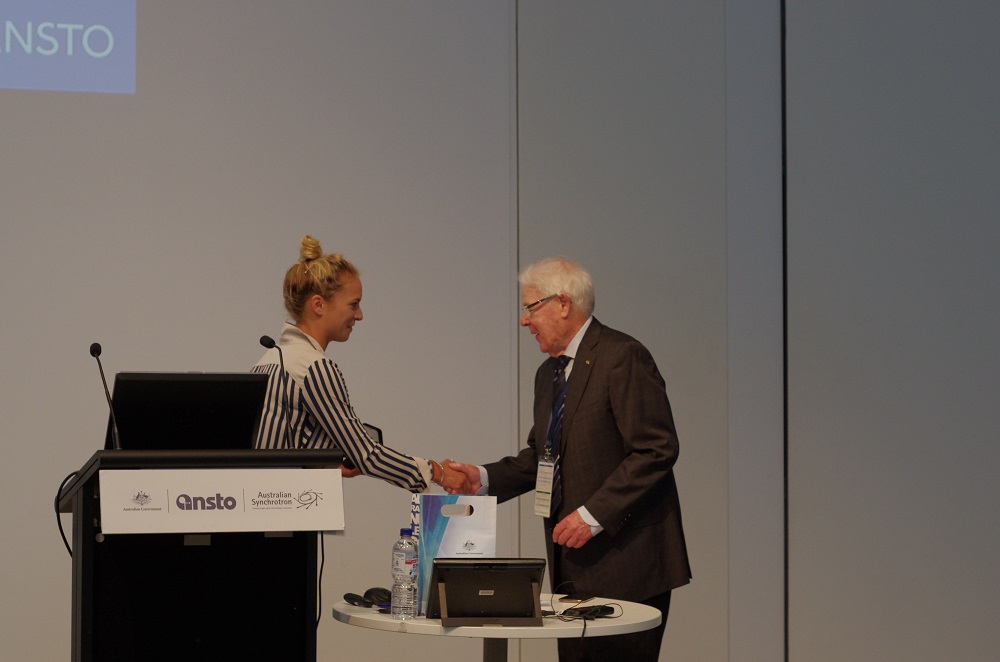 Emeritus Professor Creagh receiving the award from the 2019 Chair of the UAC, Dr Hannah Wells. Photo: supplied