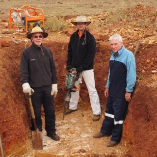 Fossil hunt for Australia's first early bird relative