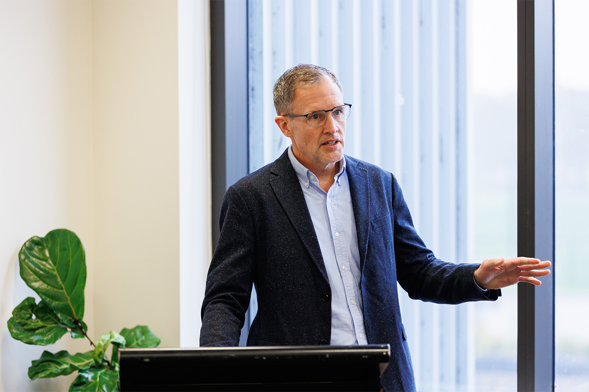 Dr Dean Buckmaster 