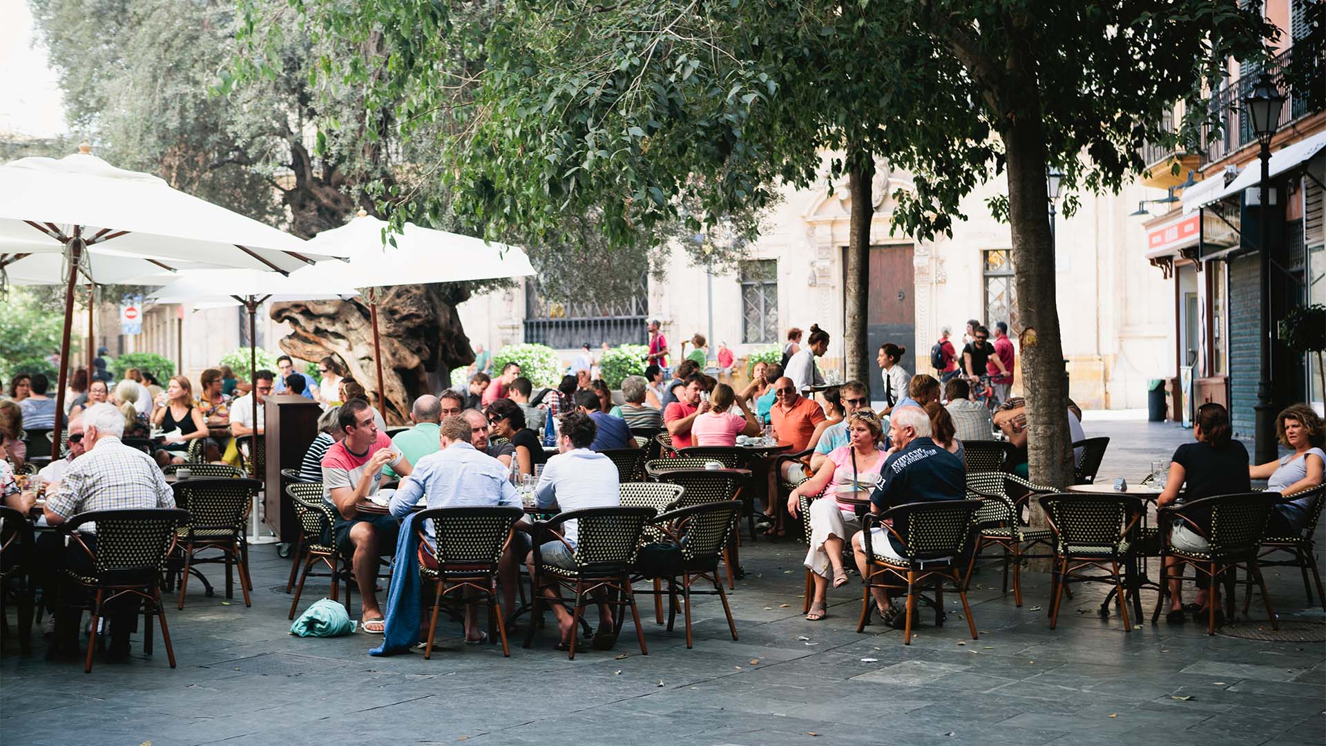 Victoria (VIC) implemented a ban on smoking in all outdoor dining areas