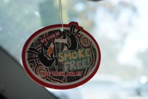 Air freshener which says My car is smoke free. Free fresh and fit.