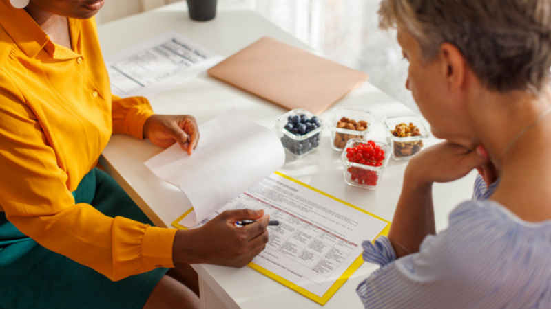 How to become a qualified dietitian?